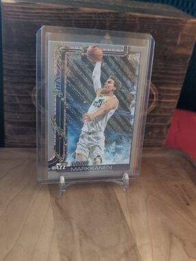 2025-26 Topps Holiday Lauri Markkanen Silver Glitter SP Jazz